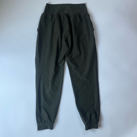 Beyond Yoga *GREEN Spacedye Midi Jogger In Green - Picture 9 of 9
